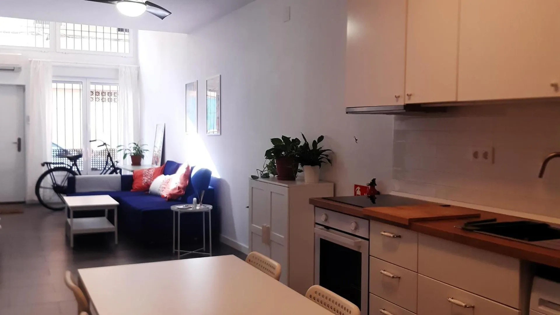 La Caramba Amplio Apartamento En La Playa Malaga